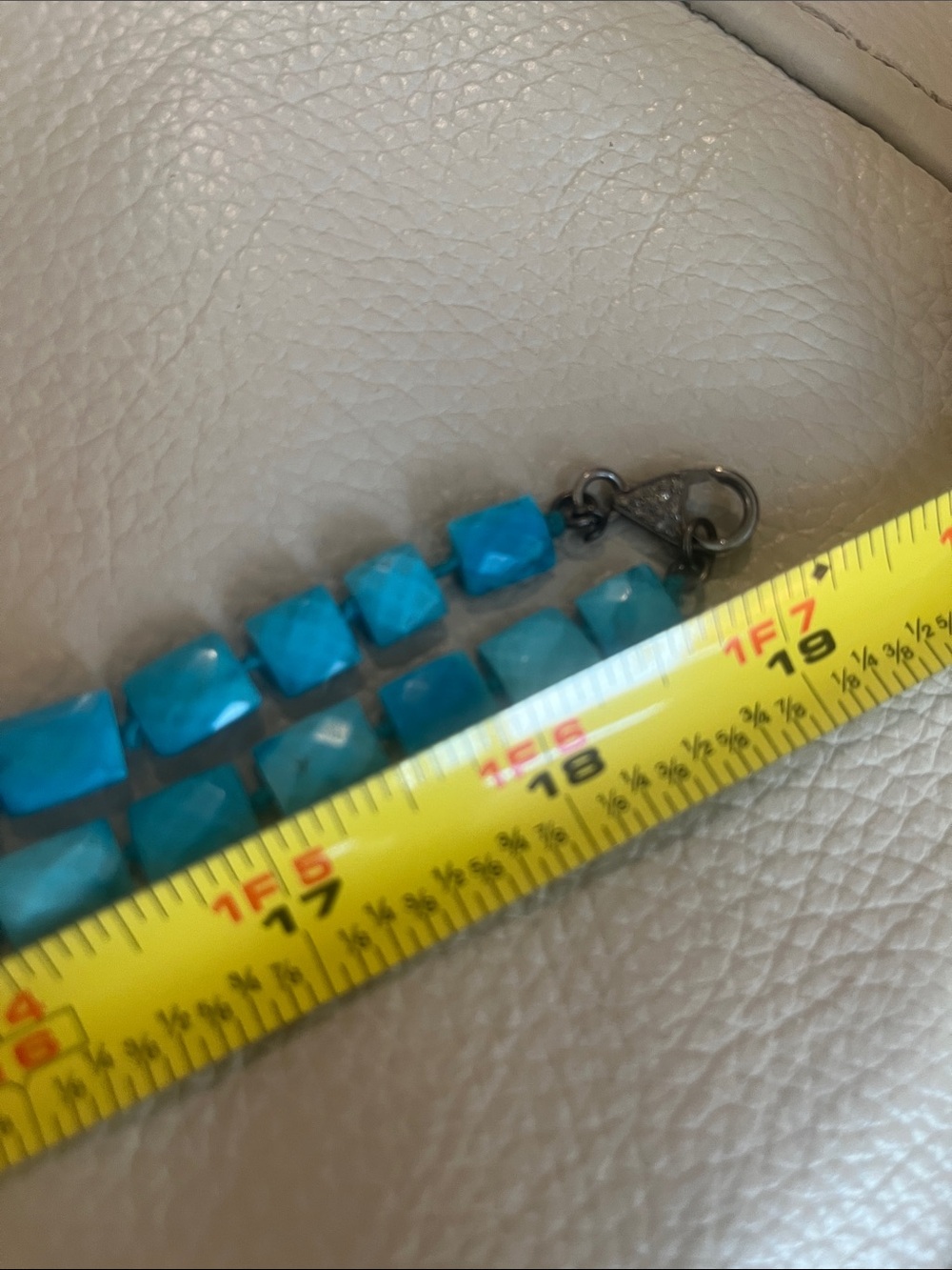 Gorgeous turquoise bead necklace - Picture 4 of 5